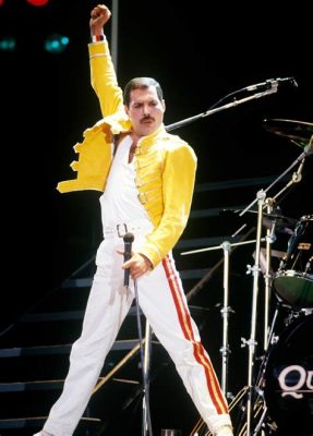 A Desventuras de Freddie Mercury no Festival de Glastonbury: Uma Noite de Excessos e Glória?