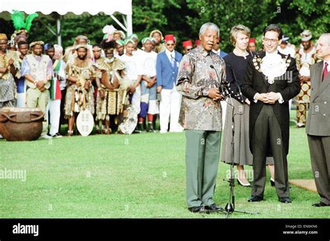 A Saga do Nelson Mandela Day de Pretoria: Quando Pierrette Marx Quebrou o Silêncio e Incendeou a Cena Musical Sul-Africana!